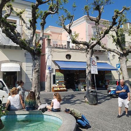Appartamenti Su Piazza Matteotti Forio Centralissimi Екстер'єр фото